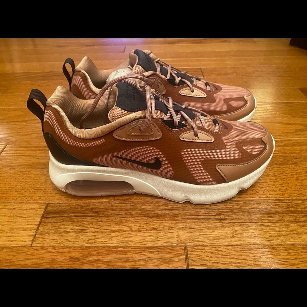 Nike Air Max 200 Metallic Red Bronze women’s 10
